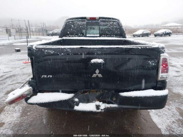 Mitsubishi Raider Ls Image 10