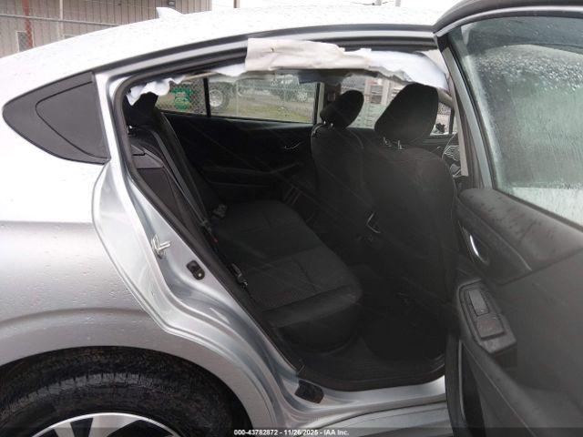 Subaru Legacy Premium Image 8