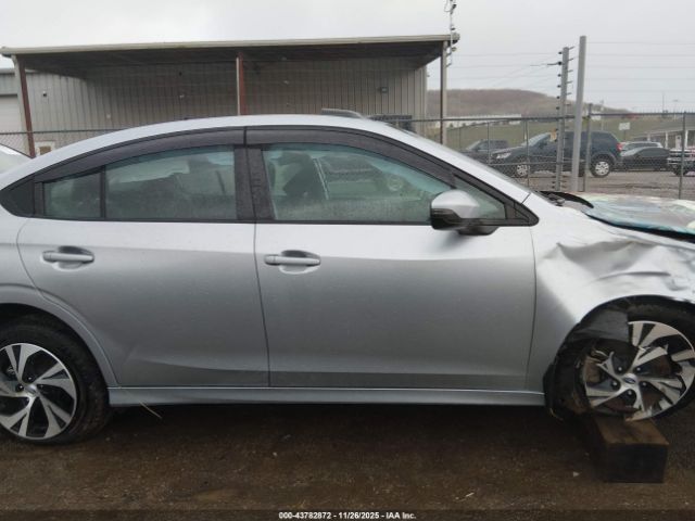 Subaru Legacy Premium Image 13