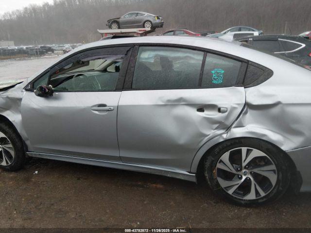 Subaru Legacy Premium Image 16