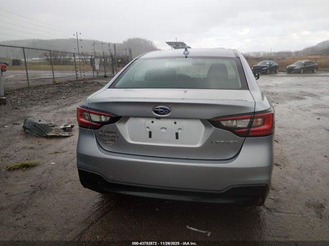 Subaru Legacy Premium Image 4