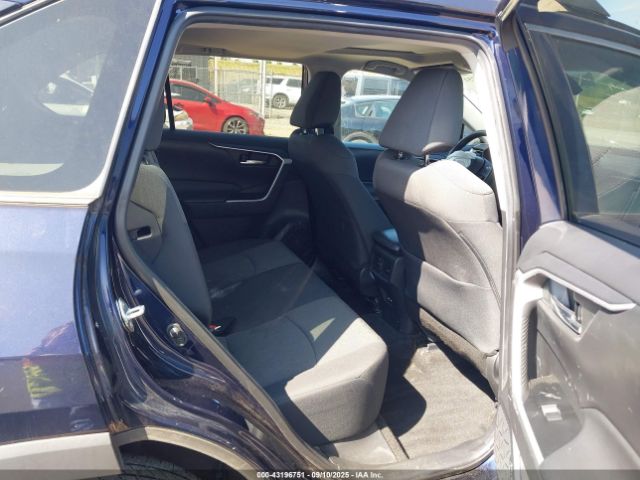 Toyota RAV4 Xle Image 16