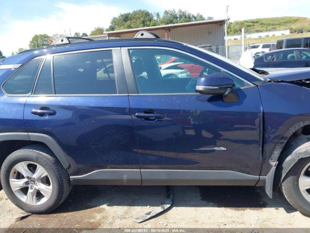 Toyota RAV4 Xle Image 11