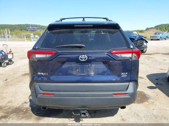 Toyota RAV4 Xle Image 12