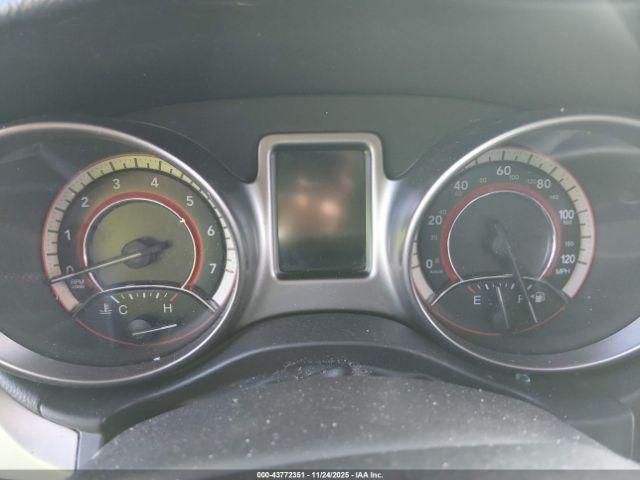 Dodge Journey Crossroad Image 2