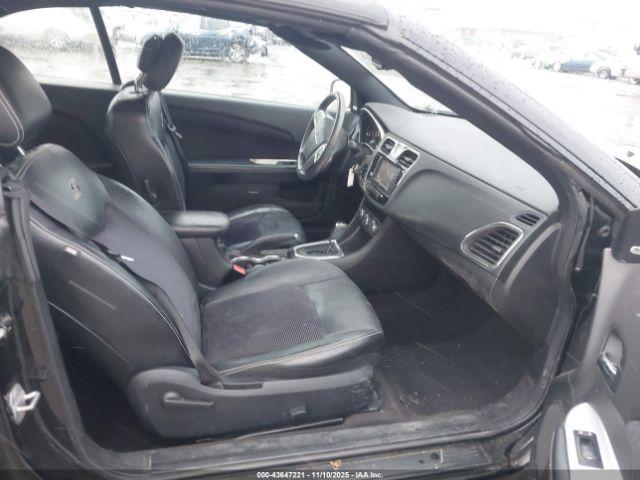 Chrysler 200 S Image 5