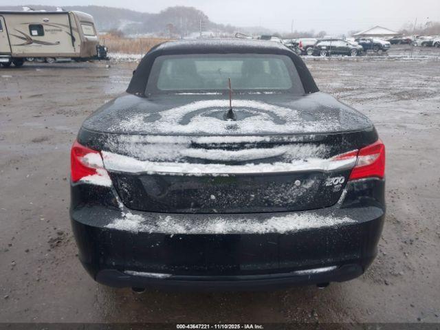 Chrysler 200 S Image 16