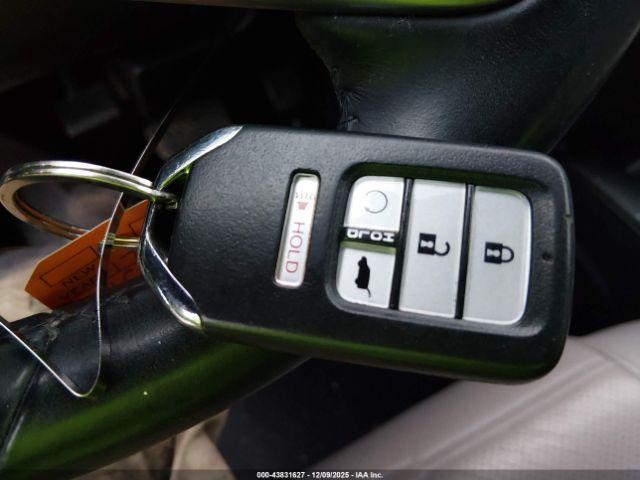 Honda CR-V Touring Image 13