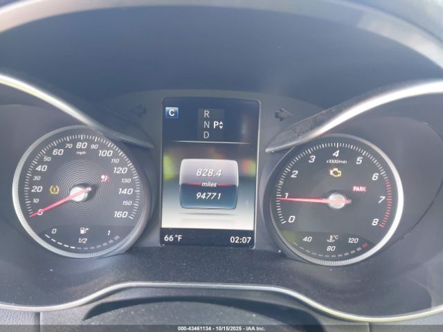 Mercedes-Benz C-Class Luxury 4matic Image 2