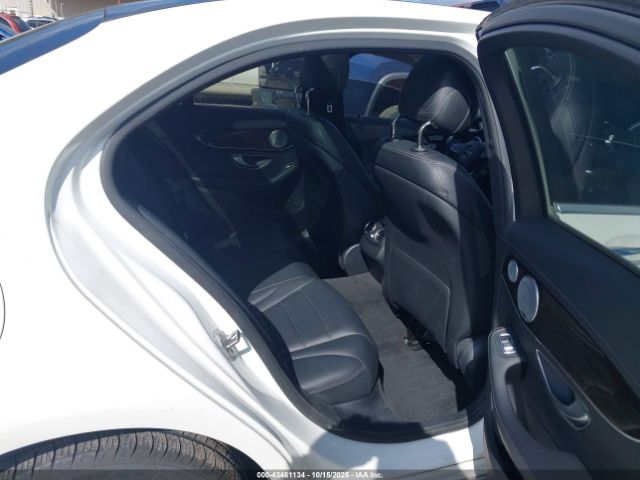 Mercedes-Benz C-Class Luxury 4matic Image 5