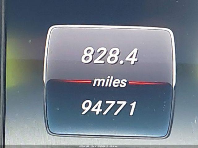 Mercedes-Benz C-Class Luxury 4matic Image 11