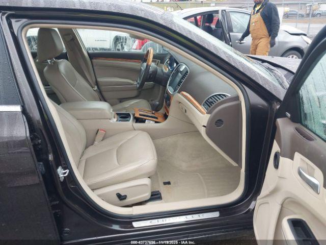 Chrysler 300c Awd Image 2