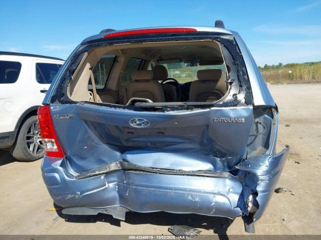 Hyundai Entourage Image 7