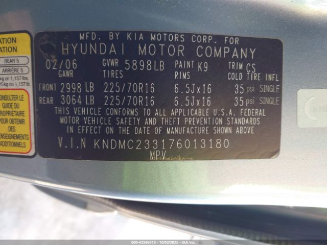 Hyundai Entourage Image 9