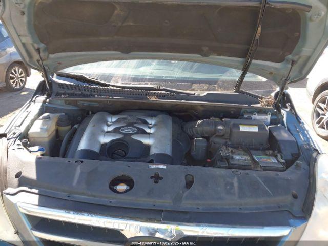 Hyundai Entourage Image 10