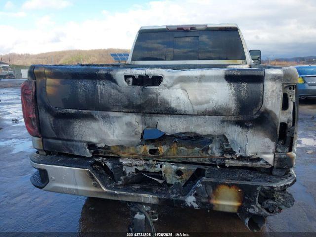 General Motors Sierra 2500HD 4wd  Standard Bed Denali Image 6