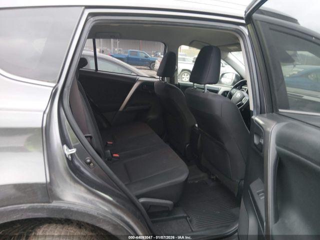 Toyota RAV4 Le Image 11
