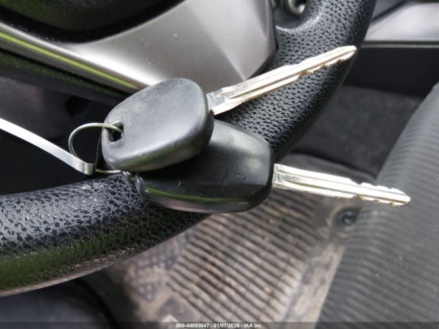 Toyota RAV4 Le Image 2