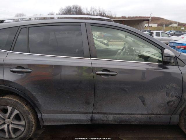 Toyota RAV4 Le Image 5