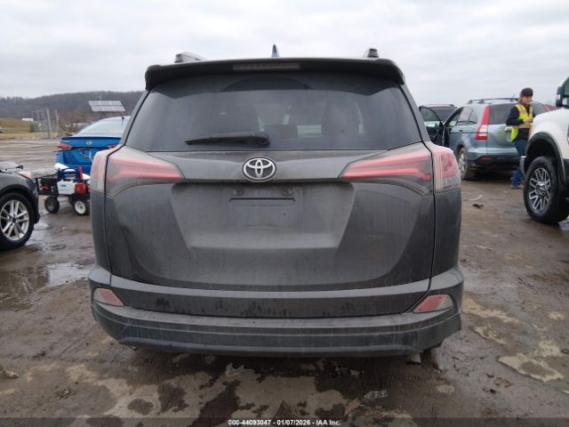 Toyota RAV4 Le Image 6