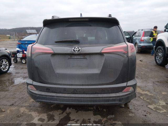 Toyota RAV4 Le Image 6