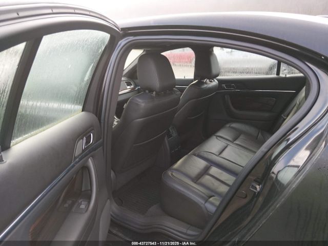 Lincoln MKS Image 10