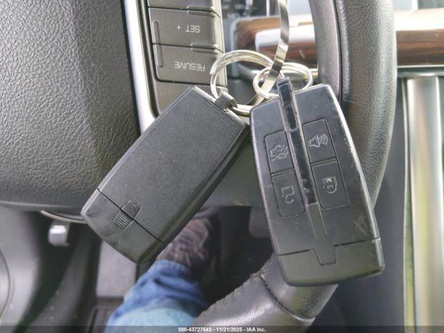 Lincoln MKS Image 11