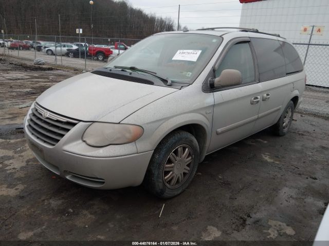 Chrysler Town & Country Touring Image 7