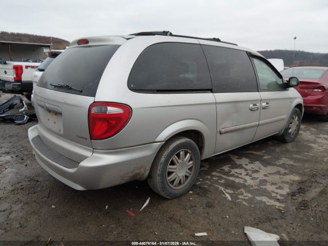 Chrysler Town & Country Touring Image 3