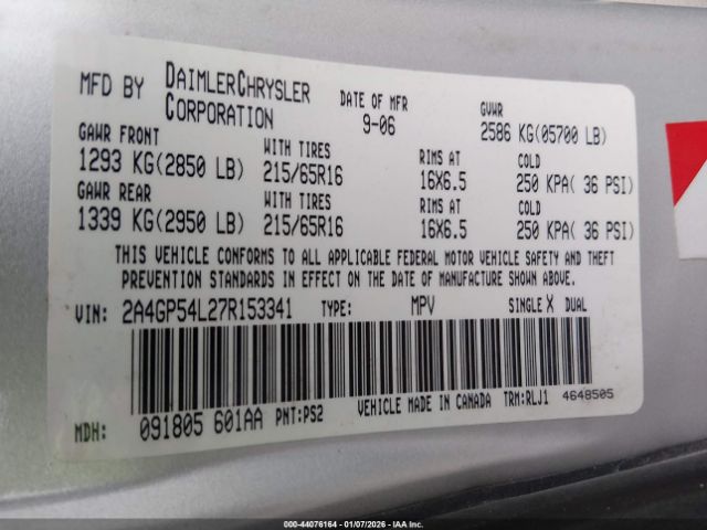 Chrysler Town & Country Touring Image 8