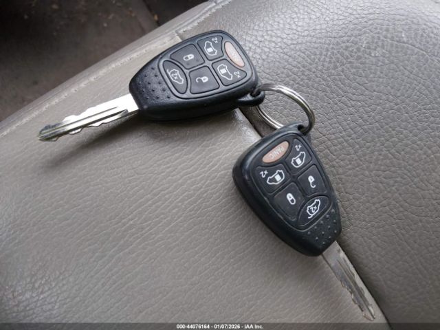 Chrysler Town & Country Touring Image 5